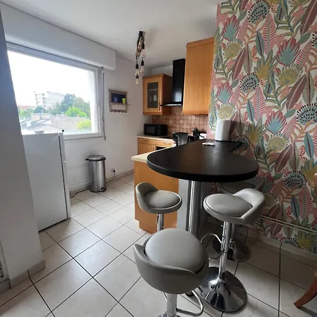 Le Balcon Victoria - 2 Chambres, Balcon, Parking * Νανσύ